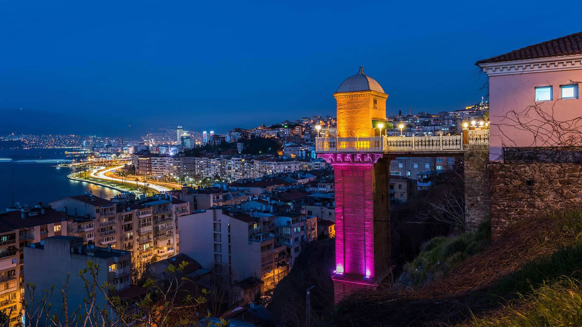 Eine Reise in die Geschichte der Stadt Izmir Historical Elevator