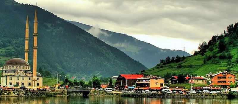 Trabzon'da Araç Kiralayarak Karadeniz'in İncisi'ni Keşfedin Doğanın ve Tarihin Kucaklaştığı Rota